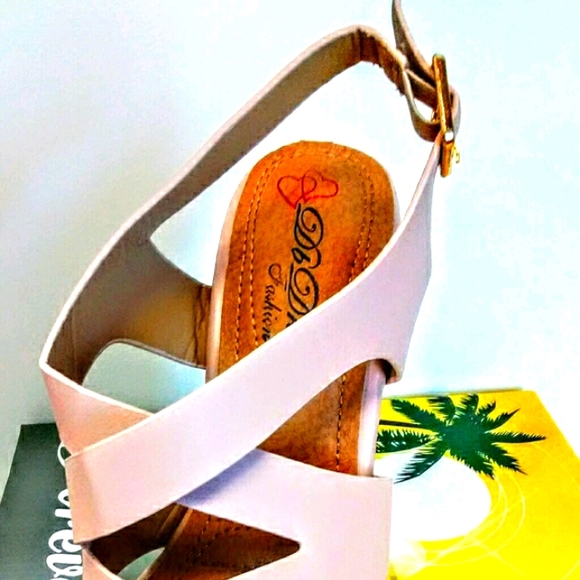 NEW! Soft Pink Wedge Shoes! - Picture 2 of 4